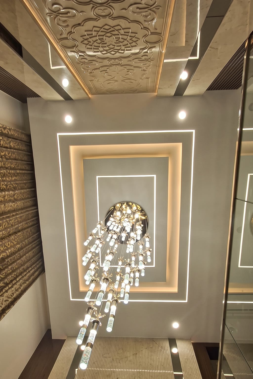 Firdouse @ Seven Wells, ceiling and chandelier
